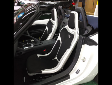 MAZDA�@���[�h�X�^�[990S�@ND5RC�i2022�N�j�@�Ɂ@RECARO�i���J���j�@RCS�@�z���C�g�V�F��/�u���b�N���b�V���@�~���E�@����