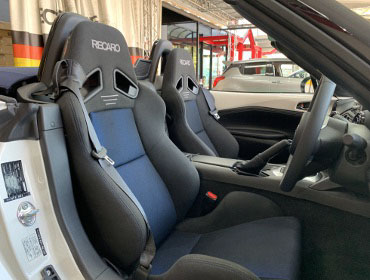 MAZDA�@���[�h�X�^�[990S�i2022�N�j�@�Ɂ@RECARO�i���J���j�@SR-7�@GK100�@BK/Blue�q�[�^�[�t���@�~���E�@����