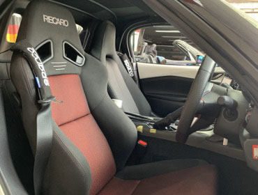 MAZDA�@���[�h�X�^�[�@ND5RC�i2022�N�j�@�Ɂ@RECARO�i���J���j�@SR-7F�@GK100�@BK/RED�@����