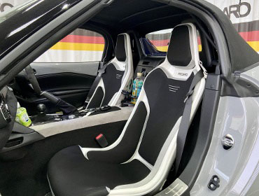 MAZDA�@���[�h�X�^�[�@ND5RE�i2024�N�j�@�Ɂ@RECARO�i���J���j�@RCS�@�z���C�g�V�F��/�u���b�N���b�V���@�~���E�@����