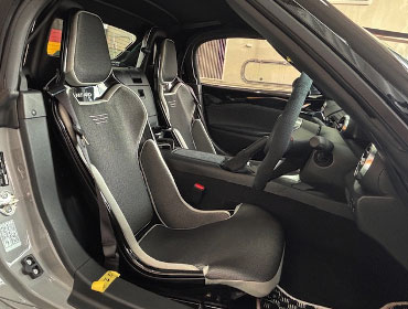 MAZDA�@���[�h�X�^�[�@ND5RE�i2025�N�j�@�Ɂ@RECARO�i���J���j�@RCS�@BK�V�F��/SIL���b�V���@����