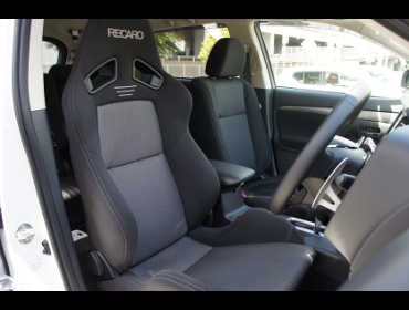 RECARO�i���J���V�[�g�j�@MITSUBISHI�@�A�E�g�����_�[�@GF8W�Ƀ��J���@SR-7 GK100�@BK/SIL�@����