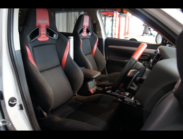 RECARO�i���J���V�[�g�j�@MITSUBISHI�@�A�E�g�����_�[PHEV�@GG2W�Ƀ��J���@SR-7F Lassic H�@RED/RED�@�~2�r�@����