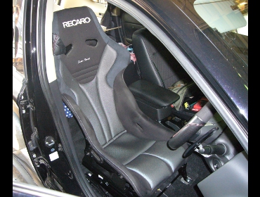RECARO�i���J���V�[�g�j�@MITSUBISHI�@�A�E�g�����_�[�@PHEV�Ƀ��J���@RS-G GK�H�@����