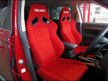 RECARO�i���J���V�[�g�j�@MITSUBISHI�@�A�E�g�����_�[�@GF8W�Ƀ��J���@SR-7F�@KK100�@RED�@�~2�r�@����
