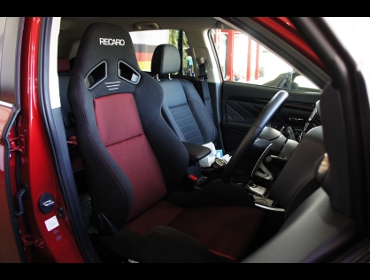 RECARO�i���J���V�[�g�j�@MITSUBISHI�@�A�E�g�����_�[�@PHEV�@GG2W�@�Ɂ@RECARO�i���J���j�@SR-7�@GK100�@BK/RED�@�V�[�g�q�[�^�[�t���@����