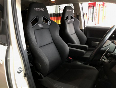 MITSUBISHI�@�f���J�@D5�i2014�N�j�@�Ɂ@RECARO�i���J���j�@SR-7F�@GK100�@BK/BK�@�A�[�����X�g�t���@���@SR-7F�@GK100�@BK/SIL�@A/R�^�C�v�@����