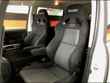 MITSUBISHI�@�f���J�@D5�i2014�N�j�@�Ɂ@RECARO�i���J���j�@SR-7F�@GK100�@BK/BK�@�A�[�����X�g�t���@���@SR-7F�@GK100�@BK/SIL�@A/R�^�C�v�@����
