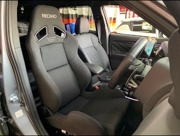 MITSUBISHI�@�A�E�g�����_�[PHEV�@GG3W�i2020�N�j�@�Ɂ@RECARO�i���J���j�@SR-7�@GK100H�@BK/BK�@�V�[�g�q�[�^�[�t���@����