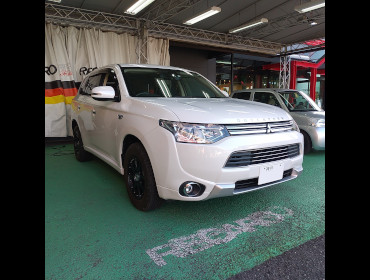 MITSUBISHI�@�A�E�g�����_�[PHEV�@GG2W�i2015�N�j�@�Ɂ@RECARO�i���J���j�@SR-7F�@KK100�@BK�@����