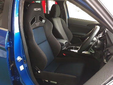 MITSUBISHI�@�G�N���v�X�N���XPHEV�@GL3W�i2023�N�j�@�Ɂ@RECARO�i���J���j�@SR-7F�@GK100�@BK/�u���[�@�V�[�g�q�[�^�[�t���@����