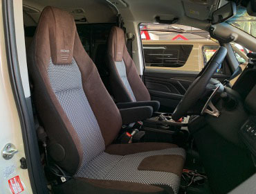 MITSUBISHI�@�f���JD5�@CV1W�i2020�N�j�@�Ɂ@RECARO�i���J���j�@LX-F�@WU110�@A/R�@�u���E���@�~���E�@����