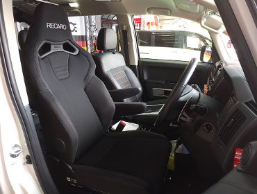 MITSUBISHI�@�f���JD:5�@CV1W�i2018�N�j�@�Ɂ@RECARO�i���J���j�@SR-C�@BK100H�@BK/BK�@A/R�@�V�[�g�q�[�^�[�t���@����