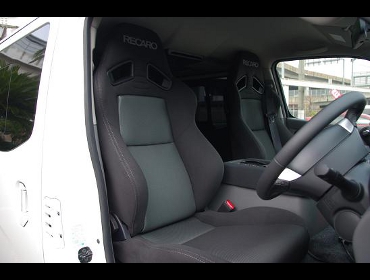 RECARO�i���J���V�[�g�j�@NISSAN�@�L�����o���@NV350��RECARO�i���J���j�@SR-7F SK100�@SIL�@�~2�r�@����