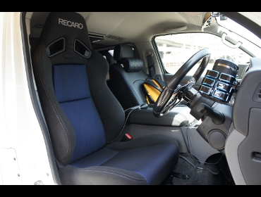 RECARO�i���J���V�[�g�j�@NISSAN�@�L�����o���@NV350��RECARO�i���J���j�@SR-7F SK100 BK/BL�@����