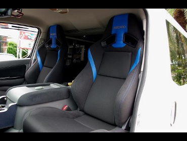 RECARO�i���J���V�[�g�j�@NISSAN�@�L�����o���@NV350�@E26��RECARO�i���J���j�@SR-7F Lassic BL�@�~2�r�@����