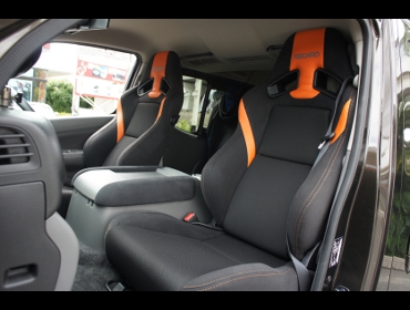 RECARO�i���J���V�[�g�j�@NISSAN�@�L�����o���@NV350��RECARO�i���J���j�@SR-7F Lassic OR/OR�@�~2�r�@����