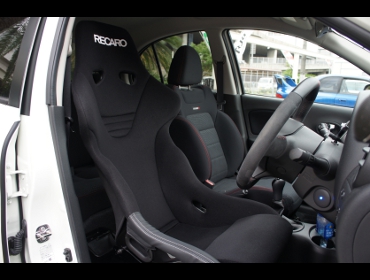 RECARO�i���J���V�[�g�j�@NISSAN�@�}�[�`�j�X���@K13�Ƀ��J���@RS-GE�@����