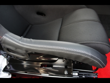 RECARO�i���J���V�[�g�j�@NISSAN�@GT-R�@R35�Ƀ��J���@����@RS-G �X�[�p�[�V���^���NNU�@���@����@SR-6 �X�[�p�[�V���^���NNU�@����