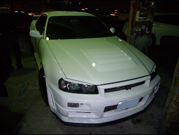 NISSAN�@�X�J�C���C���@BNR34�@�Ɂ@RECARO�i���J���j�V�[�g����