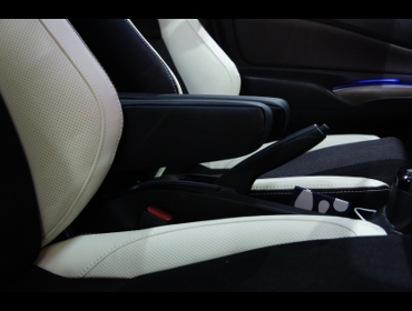 NISSAN�@�m�[�g�@e-power MEDALOST E12�@�Ɂ@RECARO�i���J���j�V�[�g�@SR-7F�@Lassic�@�����U�[�@�A�[�����X�g�t���@�~2�r�@����