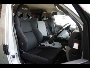 RECARO�i���J���V�[�g�j�@NISSAN�@NV350�L�����o���@�Ɂ@���J���@SR-7F�@GK100�@BK/BK�@�A�[�����X�g�t���@�~2�r�@����