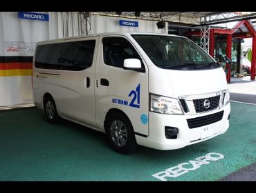 NISSAN�@�L�����o���@NV350�@�Ɂ@RECARO�i���J���j�V�[�g����