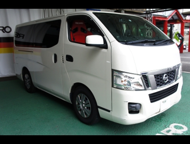 NISSAN�@�L�����o���@NV350�@�Ɂ@RECARO�i���J���j�V�[�g����