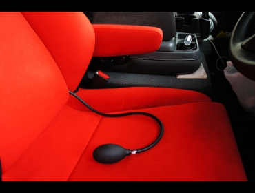 NISSAN�@�L�����o���@NV350�@�Ɂ@RECARO�i���J���j�@SR-7F�@KK100�@RED�@�A�[�����X�g�t���@����