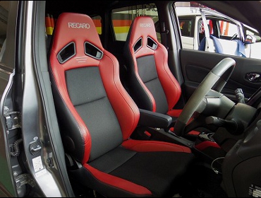 NISSAN�@�m�[�g�@e-power�@HE12�i2017�N�j�@�Ɂ@RECARO�i���J���j�@SR-7F�@���V�b�N�@RED�@�V�[�g�q�[�^�[�t���@���@SR-7F�@���V�b�N�@RED�@����