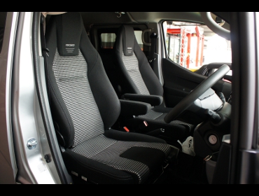 RECARO�i���J���V�[�g�j�@NISSAN�@�o�l�b�gNV200�@�Ɂ@RECARO�i���J���j�@LX-F IN110 BK �A�[�����X�g�t���@�~2�r�@����
