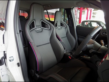 NISSAN�@���[�t�@�j�X���@ZE1�i2018�N�j�@�Ɂ@RECARO�i���J���j�@�X�|�[�c�X�^�[LL100H���U�[SE�@BK���U�[�iRED/BL���C���j�@�~2�r�@����