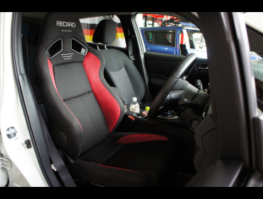 NISSAN�@���[�t�@ZE1�i2018�N�j�@�Ɂ@RECARO�i���J���j�@SR-7F�@����@�A�h�o���X�G�f�B�V����2019�@RED�@A/R�^�C�v�@����