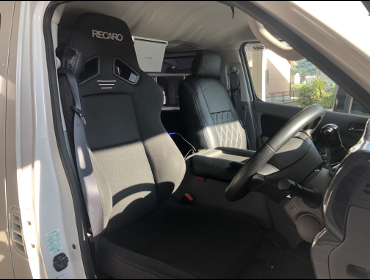 NISSAN�@NV350�L�����o���@�Ɂ@RECARO�i���J���j�@SR-7F�@GK100�@BK/BK�@����