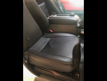 NISSAN�@�L�����o��NV350�@�Ɂ@RECARO�i���J���j�@LX-F TR NN BK�@�~���E�@����