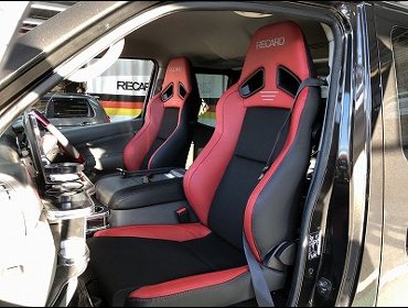 NISSAN�@NV350�@�Ɂ@RECARO�i���J���j�@SR-7F�@Lassic�@RED�@�~���E�@����