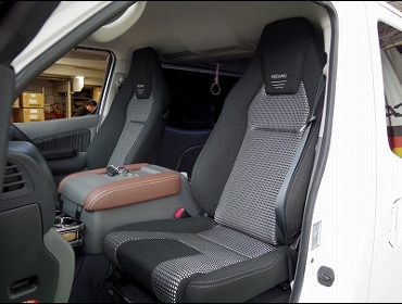 NISSAN�@NV350�L�����o���@E26�i2018�N�j�@�Ɂ@RECARO�i���J���j�@LX-F�@IN110�@BK�@�~���E�@����