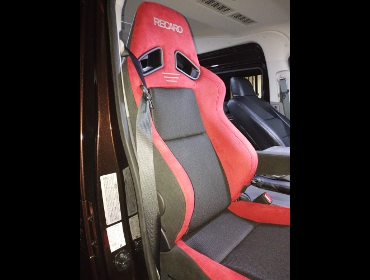 NISSAN�@NV350�L�����o���@�t�����g3�l�|���@�Ɂ@RECARO�i���J���j�@SR-7F�@GU100�@RED�@�A�[�����X�g�t���@����