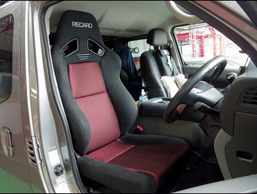 NISSAN�@NV350�L�����o���@�Ɂ@RECARO�i���J���j�@SR-7F�@GK100�@BK/RED�@����