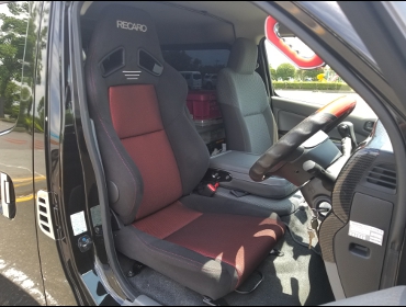 NISSAN�@NV350�L�����o���@DX�@�Ɂ@RECARO�i���J���j�@SR-7F�@GK100�@BK/RED�@A/R�^�C�v�@����