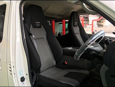 NISSAN�@�L�����o���@NV350�@�Ɂ@RECARO�i���J���j�@LX-F�@IN110�@BK�@�~���E�@����
