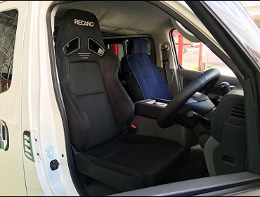 NISSAN�@NV350�L�����o���@E26�i2019�N�j�@�Ɂ@RECARO�i���J���j�@SR-7F�@GU100H�@BK�@�V�[�g�q�[�^�[�t���@����