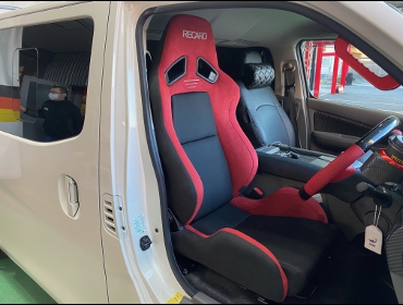 NISSAN�@NV350�@�L�����o���@E26�@�Ɂ@RECARO�i���J���j�@SR-7�@GU100H�@RED�@�V�[�g�q�[�^�[�t���@����