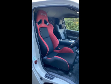 NISSAN�@NV350�L�����o���@�v���~�A��GX�i2016�N�j�@�Ɂ@RECARO�i���J���j�@SR-7�@GU100�@RED�@����