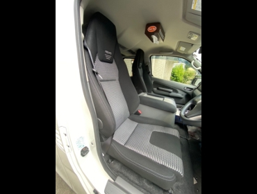 NISSAN�@NV350�L�����o���@�Ɂ@RECARO�i���J���j�@LX-F�@IN110�@BK�@�~���E�@����
