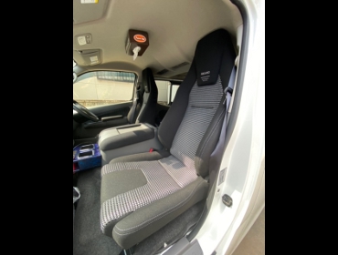 NISSAN�@NV350�L�����o���@�Ɂ@RECARO�i���J���j�@LX-F�@IN110�@BK�@�~���E�@����