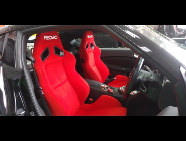 NISSAN�@�t�F�A���f�BZ�@Z34�@�Ɂ@RECARO�i���J���j�@SR-7�@KK100�@RED�@�~���E�@����