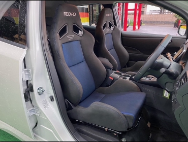 NISSAN�@���[�t�@ZE1�i2021�N�j�@�Ɂ@RECARO�i���J���j�@SR-7�@GK100�@BK/�u���[�@�~���E�@����