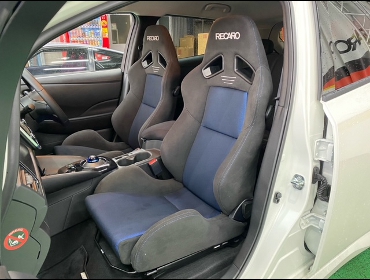 NISSAN�@���[�t�@ZE1�i2021�N�j�@�Ɂ@RECARO�i���J���j�@SR-7�@GK100�@BK/�u���[�@�~���E�@����