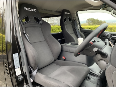 NISSAN�@NV350�L�����o���@�Ɂ@RECARO�i���J���j�@SR-7F�@KK100�@BK�@�~���E�@����